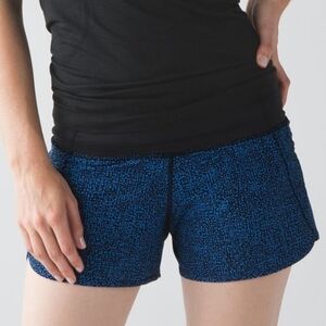 Lululemon Run Times Short in Bubbles Pipe Dream Blue Black Size 6